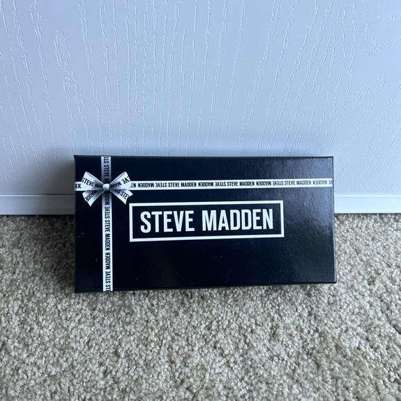 Steve Madden Black Wallet - Picture 2 of 4